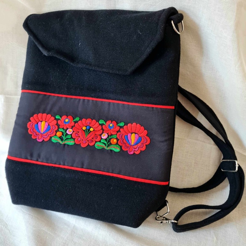 Hátizsákká alakítható válltáska